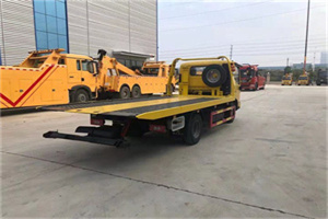 贡山非事故拖车